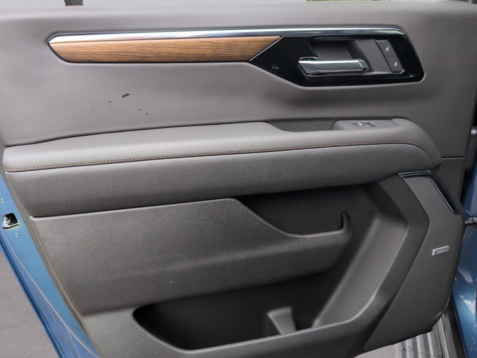 New 2026 Chevrolet Suburban High Country RWD image 34
