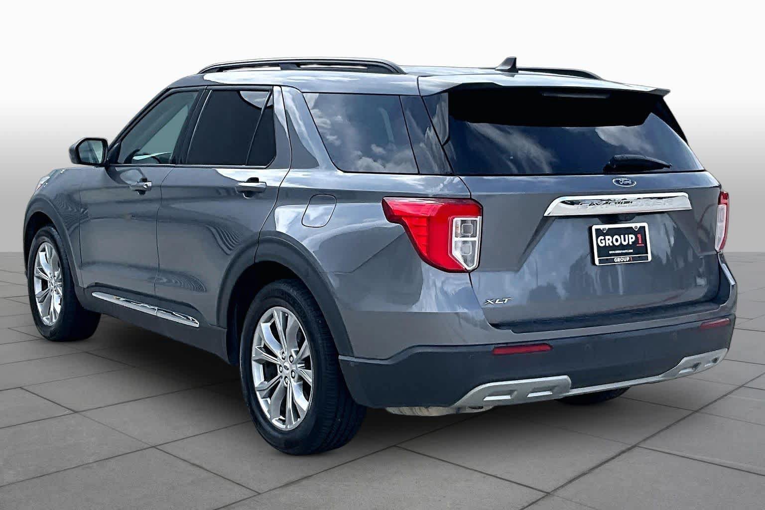 Used 2021 Ford Explorer XLT w/ Equipment Group 202A RWD image 11