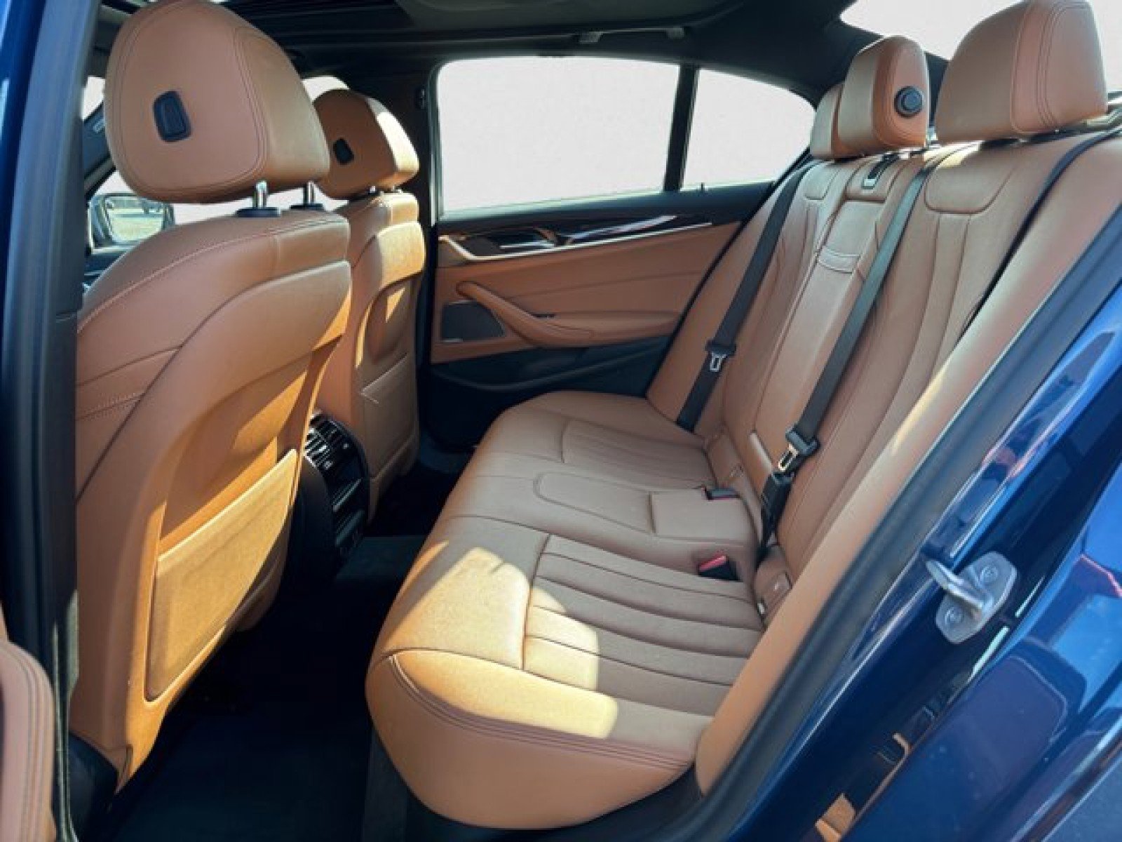 Used 2022 BMW 530i xDrive w/ Premium Package image 18