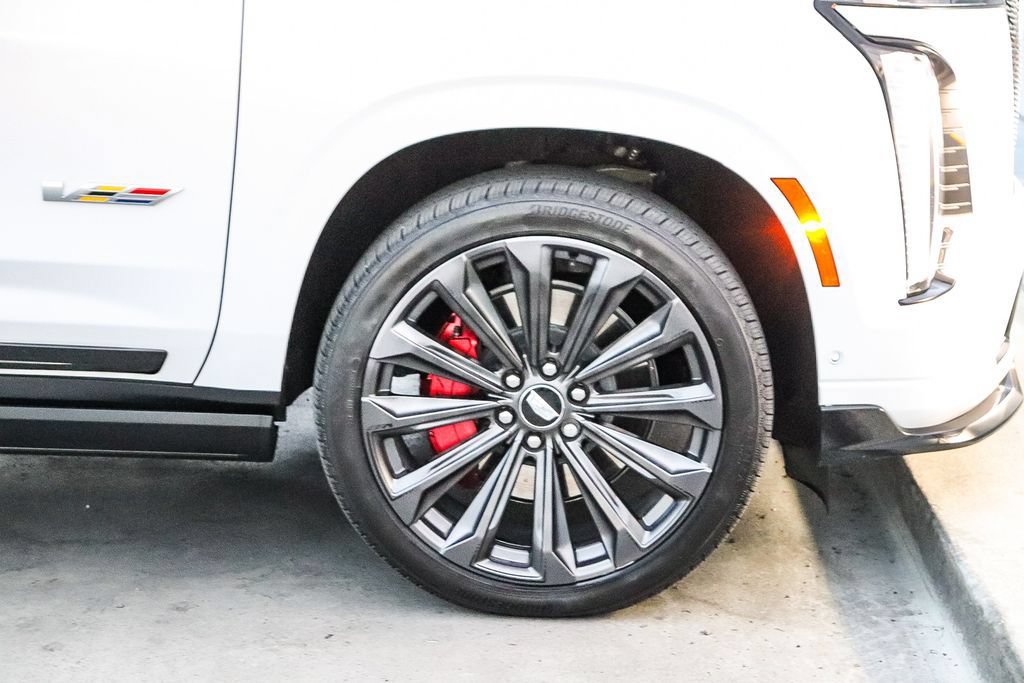 Used 2025 Cadillac Escalade V AWD/4WD image 11