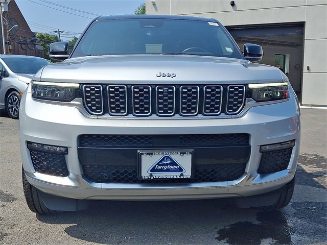 Used 2023 Jeep Grand Cherokee L Summit w/ Luxury Tech Group V image 2