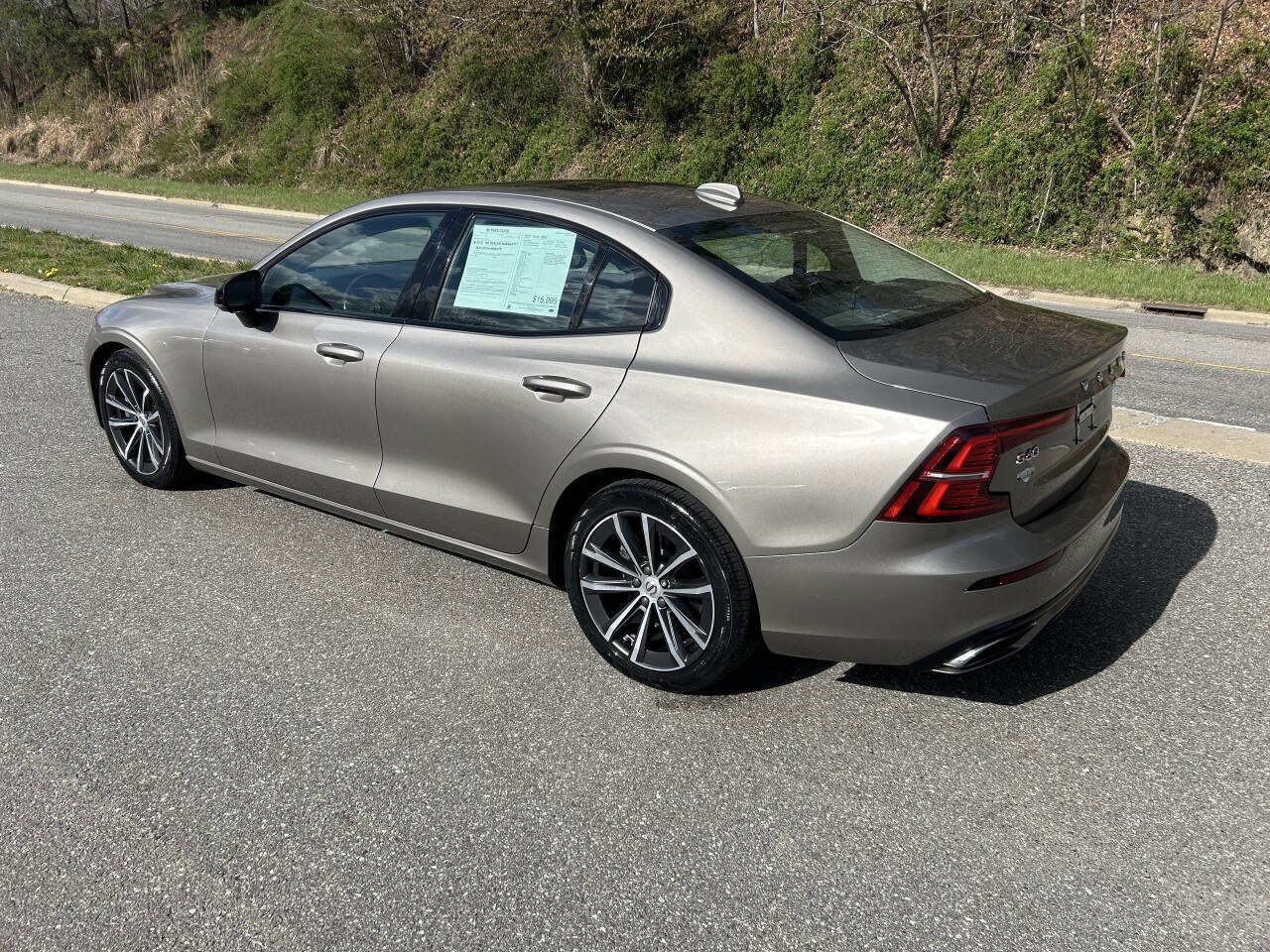 Used 2021 Volvo S60 T5 Momentum AWD/4WD image 4