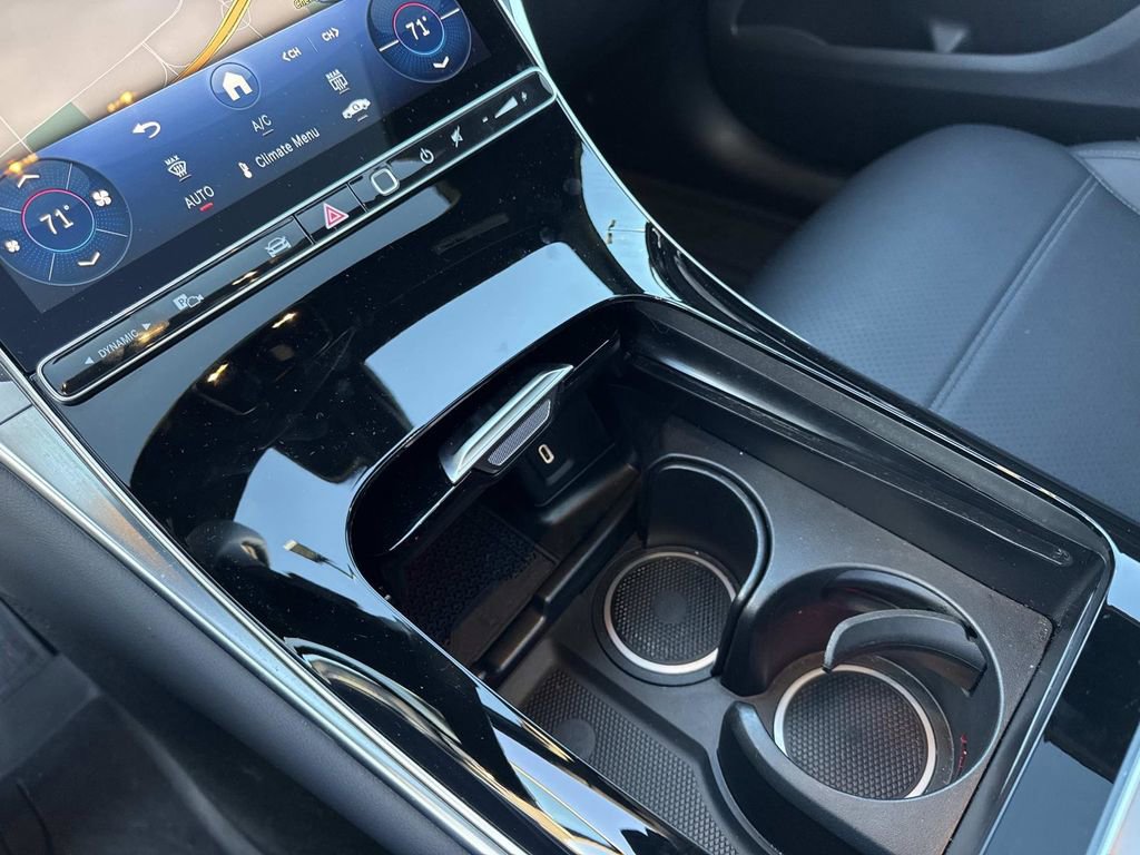 Used 2025 Mercedes-Benz GLC 300 4MATIC image 23