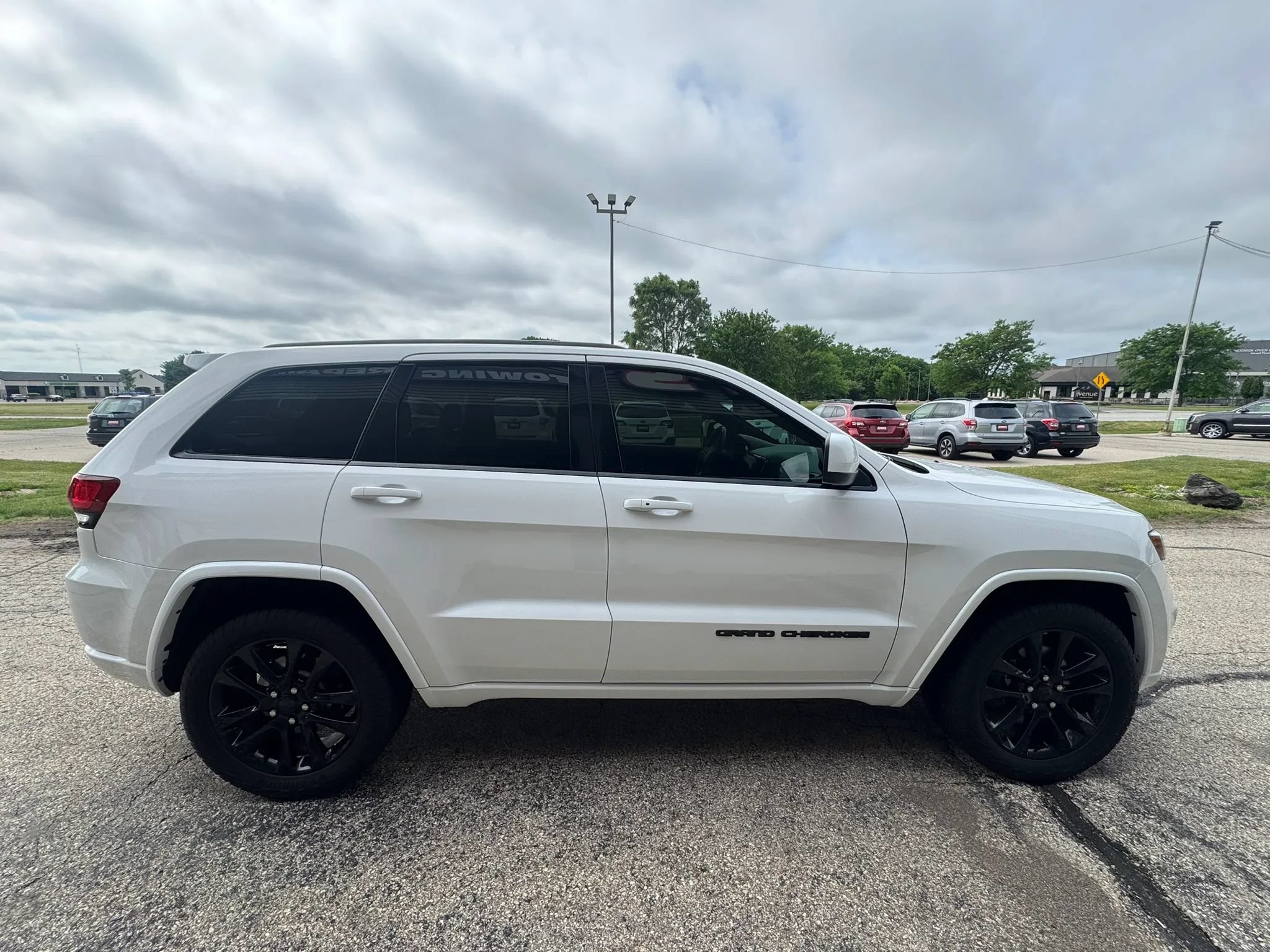Used 2021 Jeep Grand Cherokee Laredo X AWD/4WD image 6