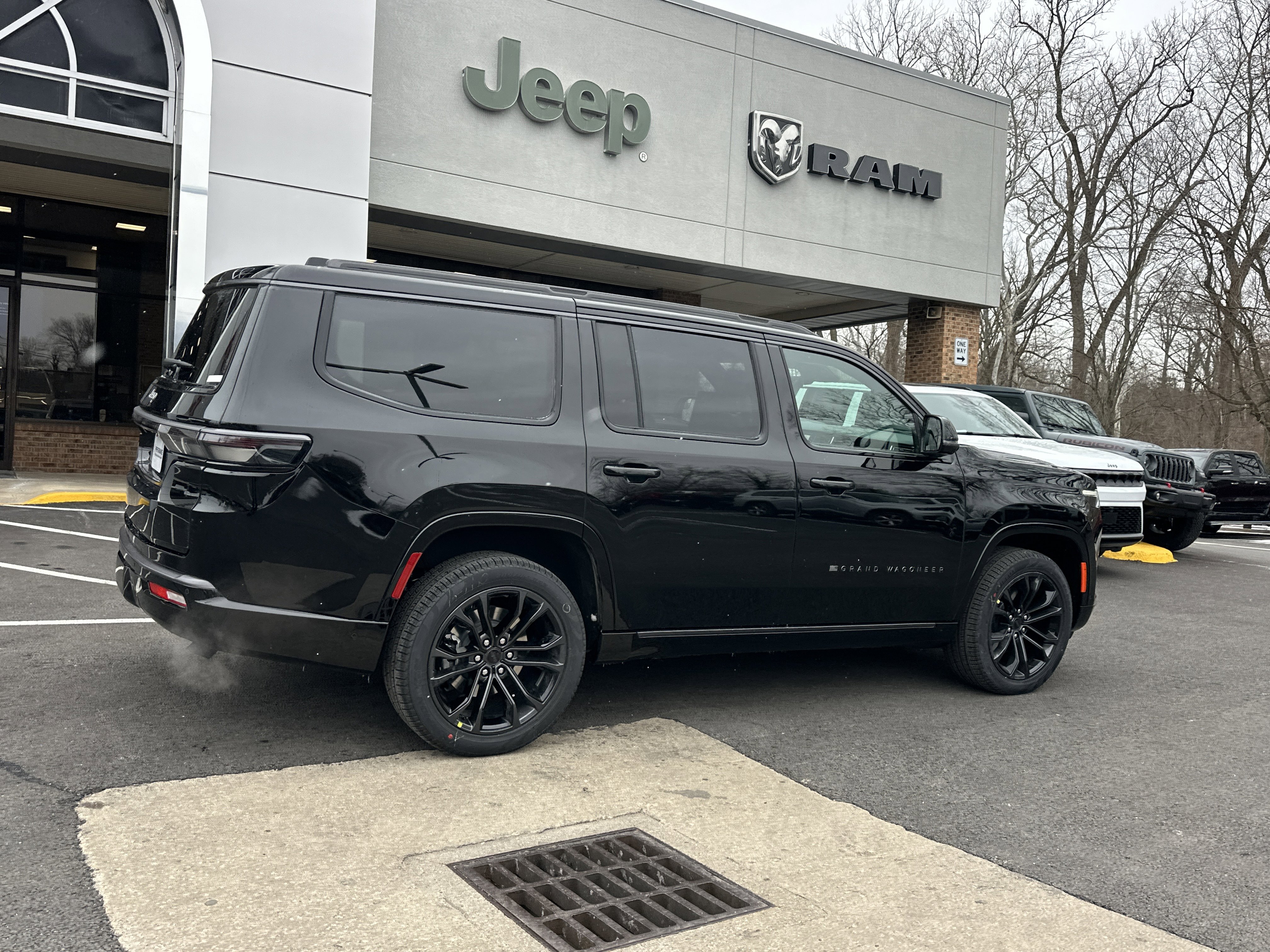 New 2026 Jeep Grand Wagoneer Summit w/ Rear Seat Video Group I image 16