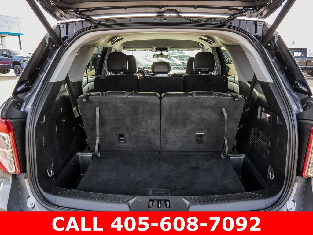 Used 2024 Ford Explorer XLT w/ Equipment Group 202A RWD image 12