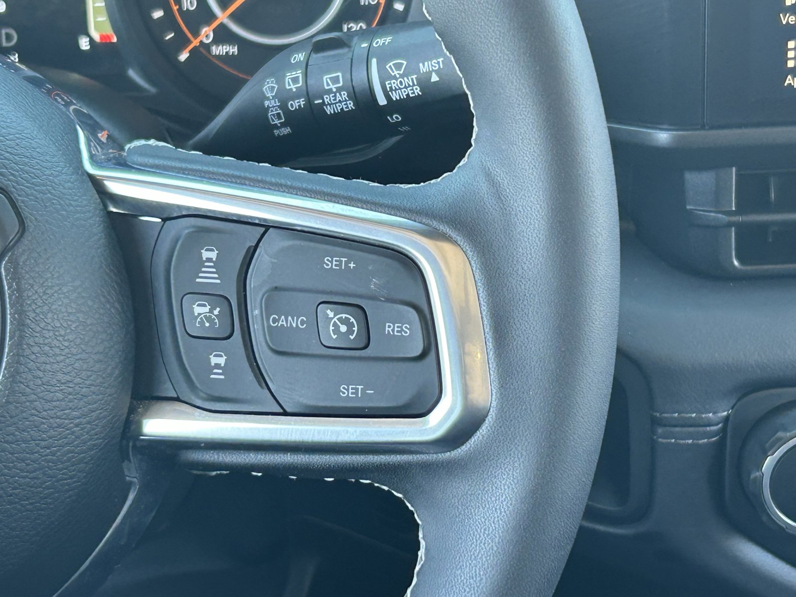 Used 2025 Jeep Wrangler Unlimited Sahara AWD/4WD image 25