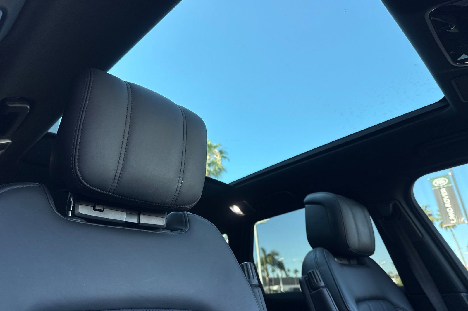 Used 2020 Land Rover Range Rover Sport HSE image 18