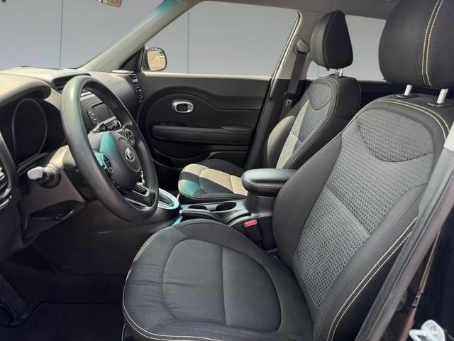 Used 2016 Kia Soul + FWD image 11