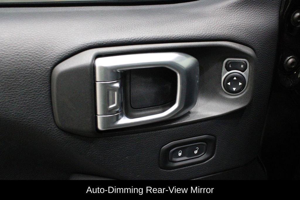 Used 2019 Jeep Wrangler Unlimited Sahara image 16