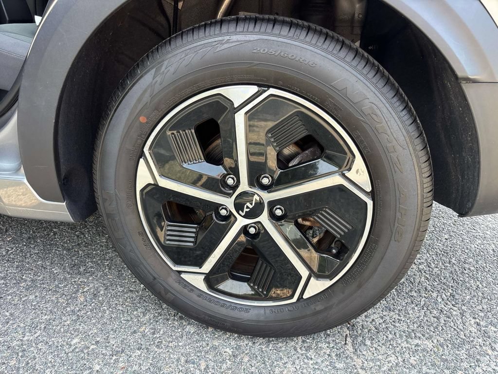 Certified 2023 Kia Niro LX FWD image 7