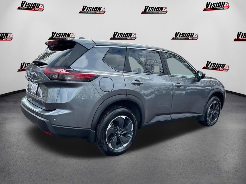 Used 2025 Nissan Rogue SV image 5