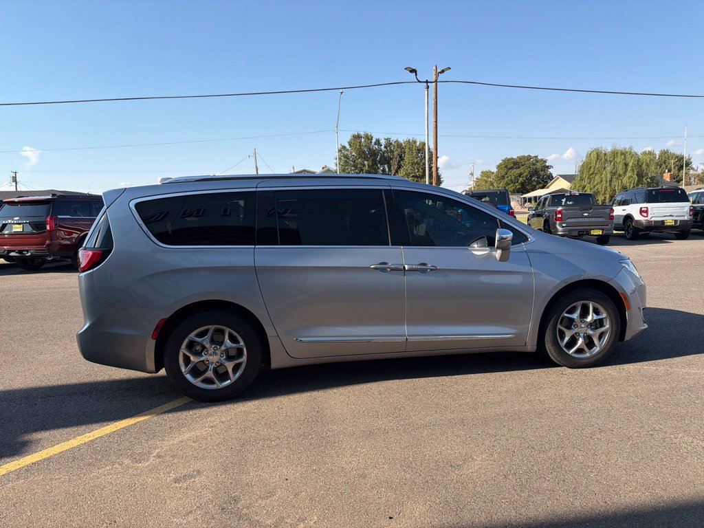 Used 2018 Chrysler Pacifica Limited FWD image 5