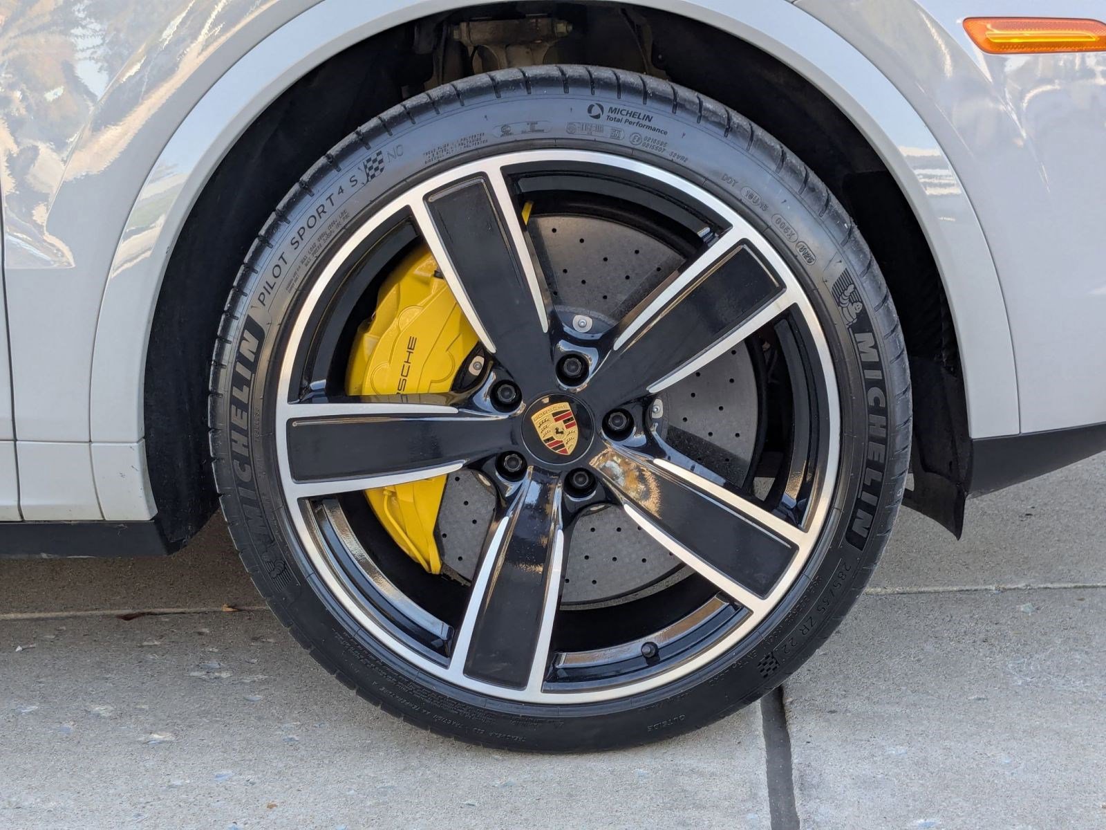 Used 2022 Porsche Cayenne Turbo S image 28