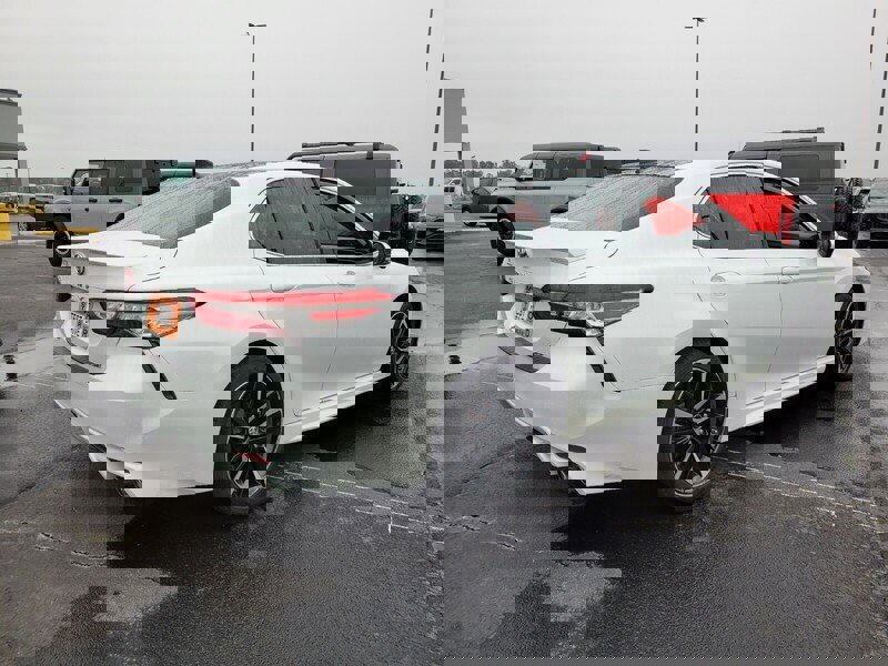 Used 2019 Toyota Camry XSE image 12