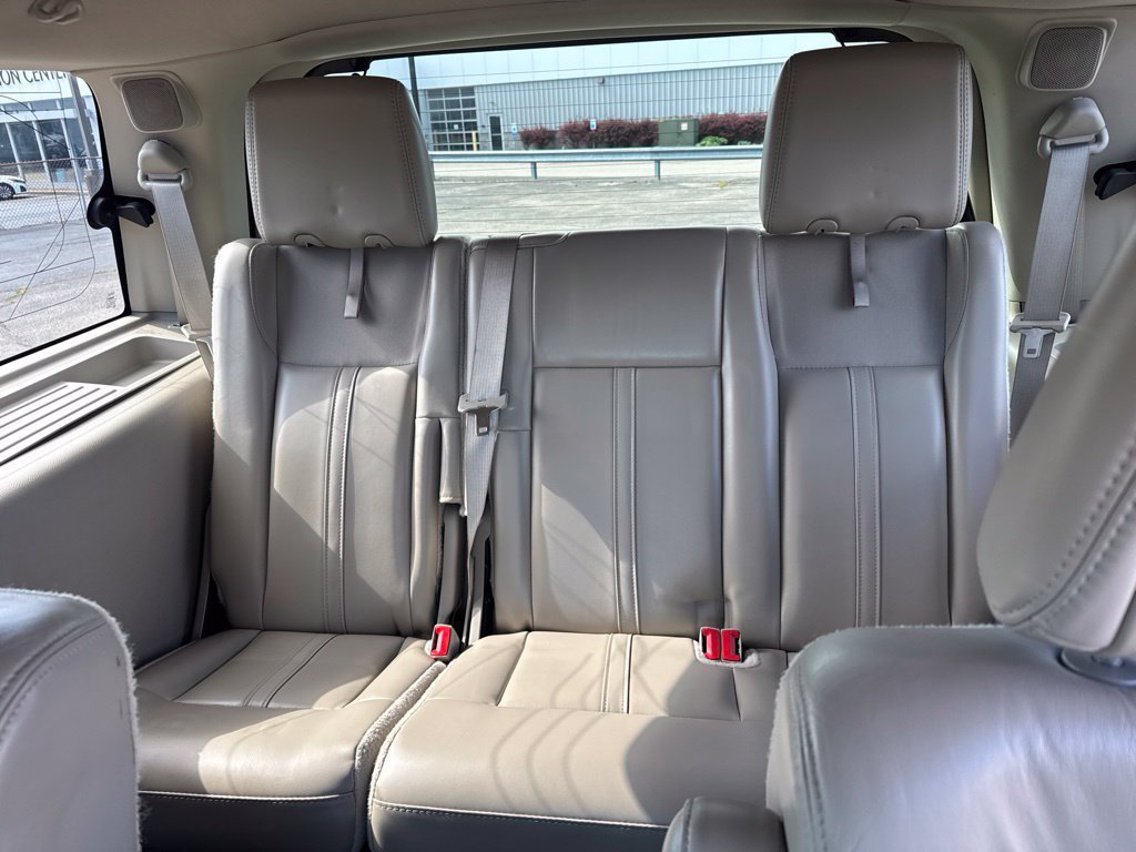 Used 2016 Lincoln Navigator Select AWD/4WD image 25