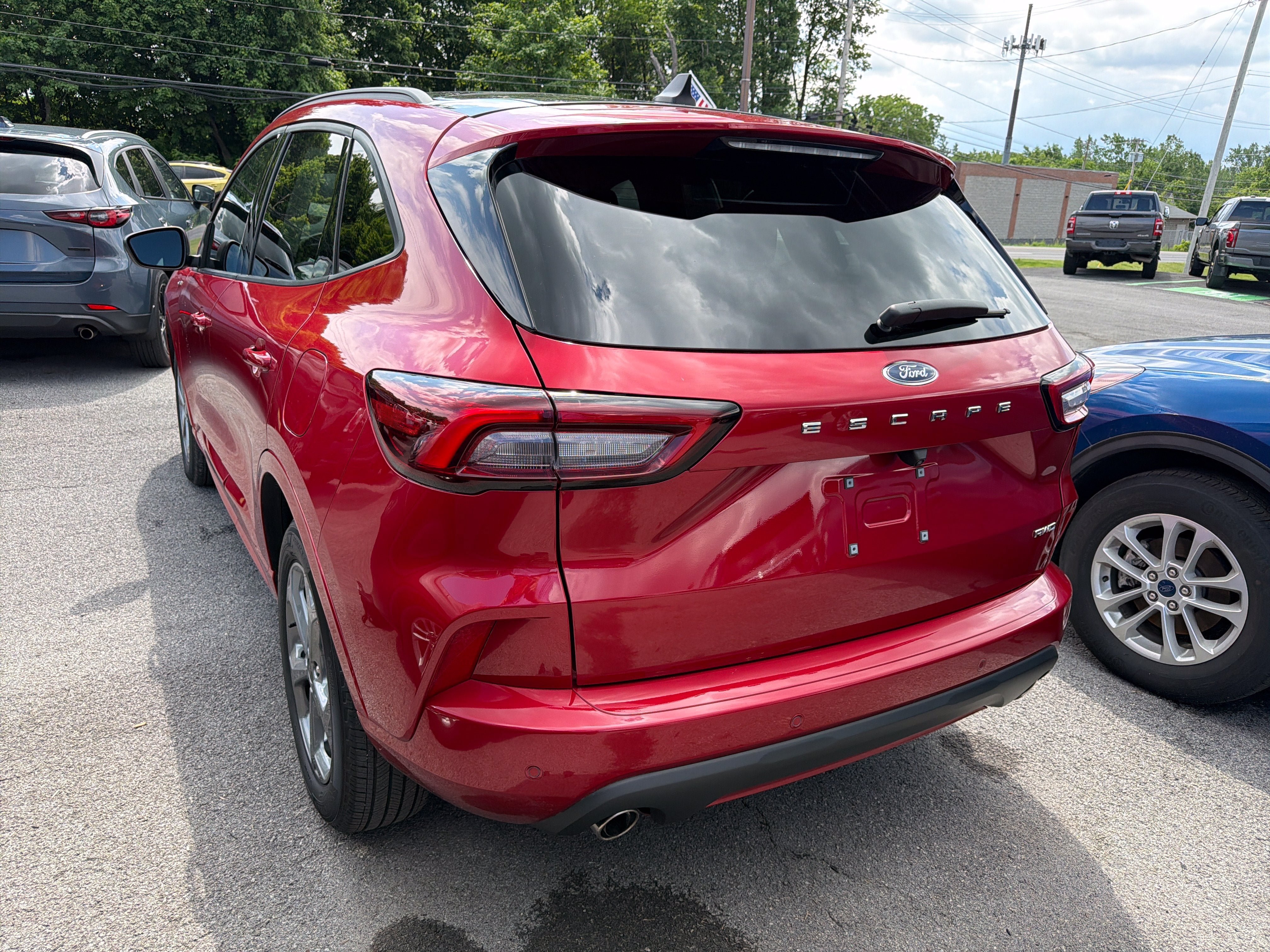 Used 2024 Ford Escape ST-Line w/ Tech Pack #1 AWD/4WD image 5