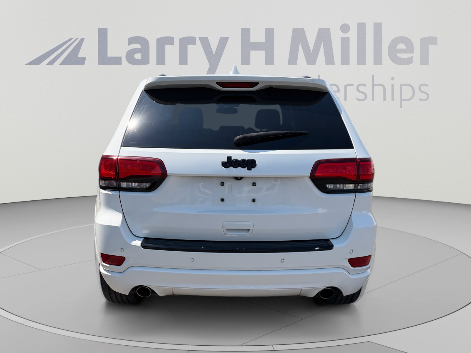 Used 2015 Jeep Grand Cherokee Altitude RWD image 4