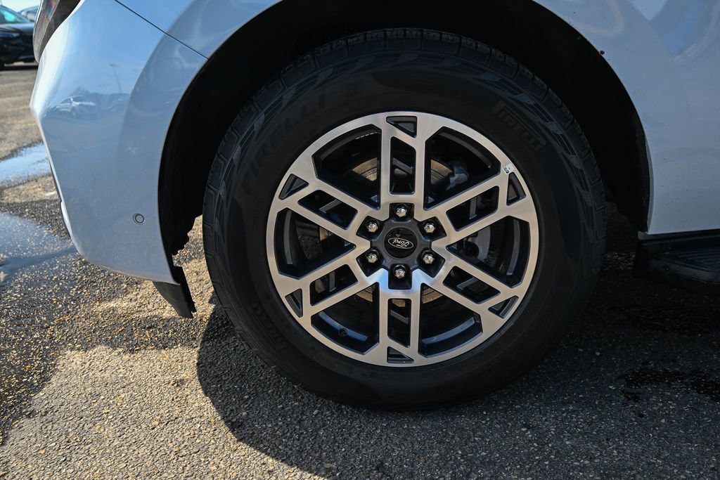 Certified 2025 Ford Expedition Active image 12