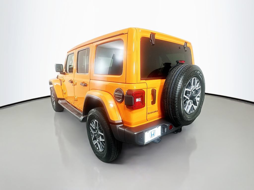 Used 2025 Jeep Wrangler Unlimited Sahara AWD/4WD image 7