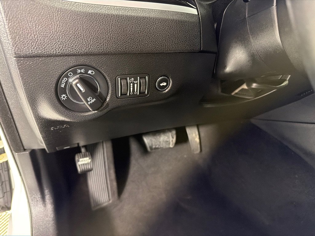 Used 2019 Chrysler 300 S AWD/4WD image 12