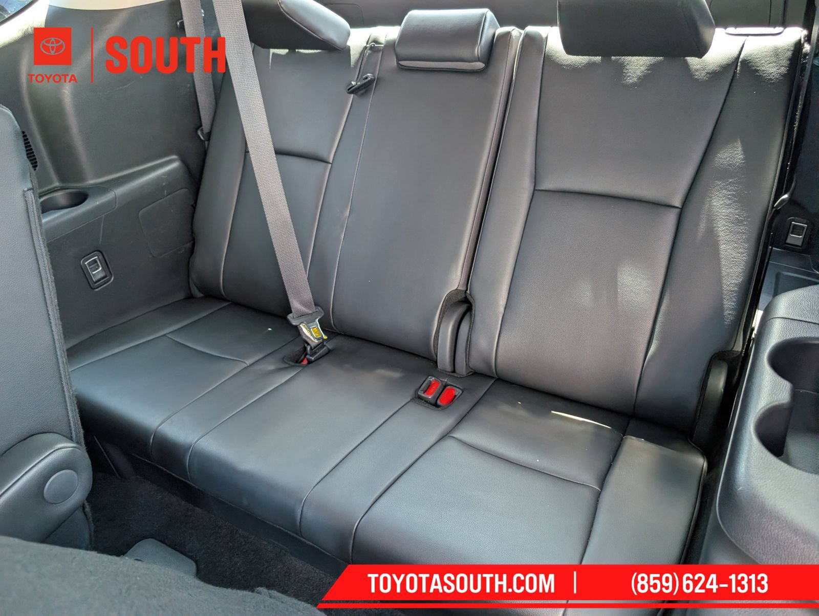 Used 2025 Toyota Highlander XLE AWD/4WD image 14
