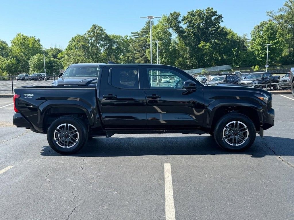 Used 2025 Toyota Tacoma TRD Sport AWD/4WD image 2