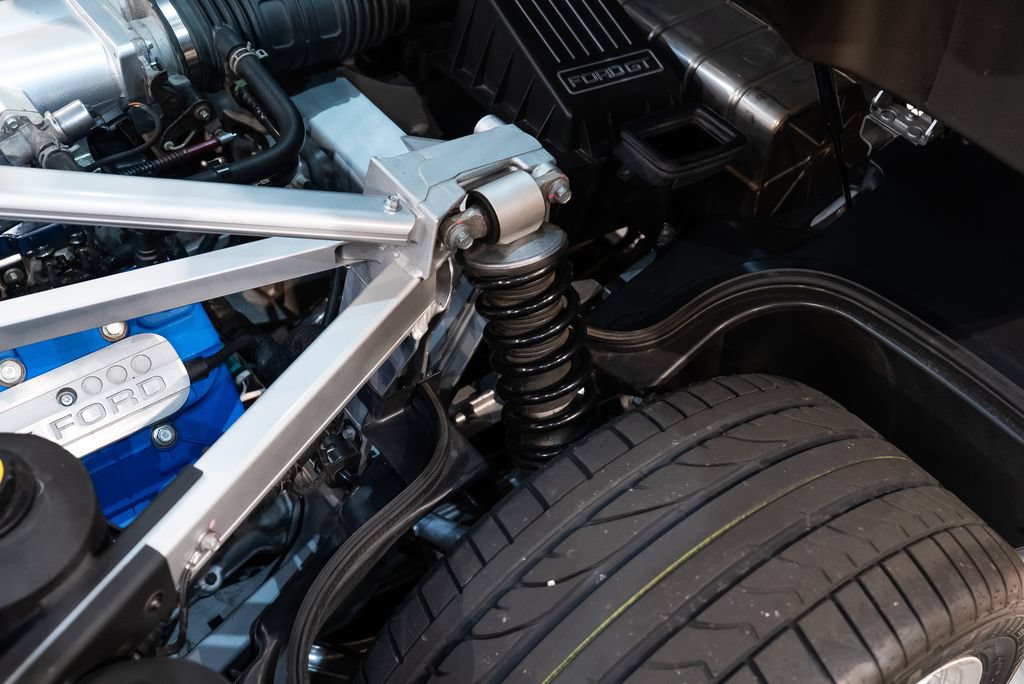 Used 2005 Ford GT RWD image 22