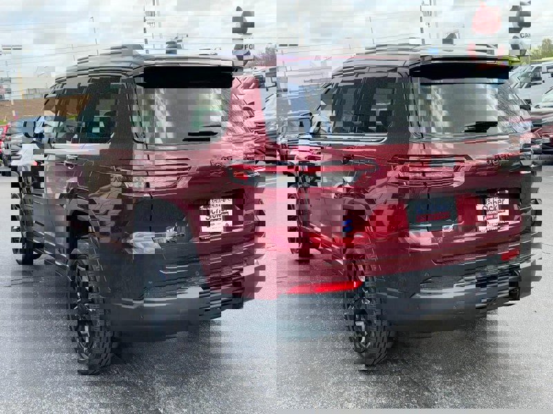 Used 2023 Jeep Grand Cherokee L Laredo AWD/4WD image 6