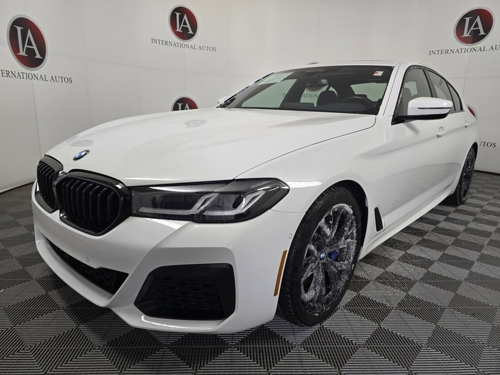 Used 2022 BMW 530i xDrive w/ M Sport Package image 4