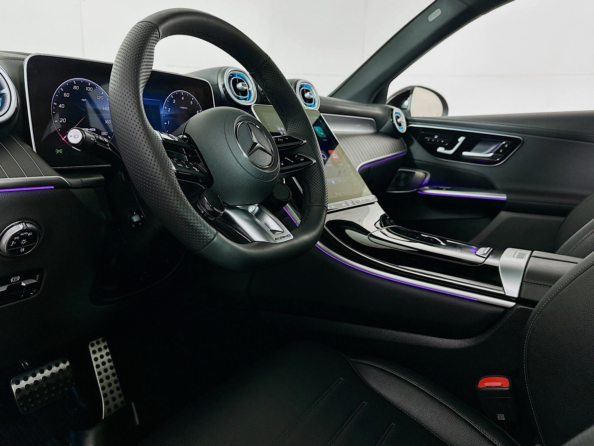 Used 2025 Mercedes-Benz GLC 43 AMG 4MATIC w/ Driver Assistance Package image 7