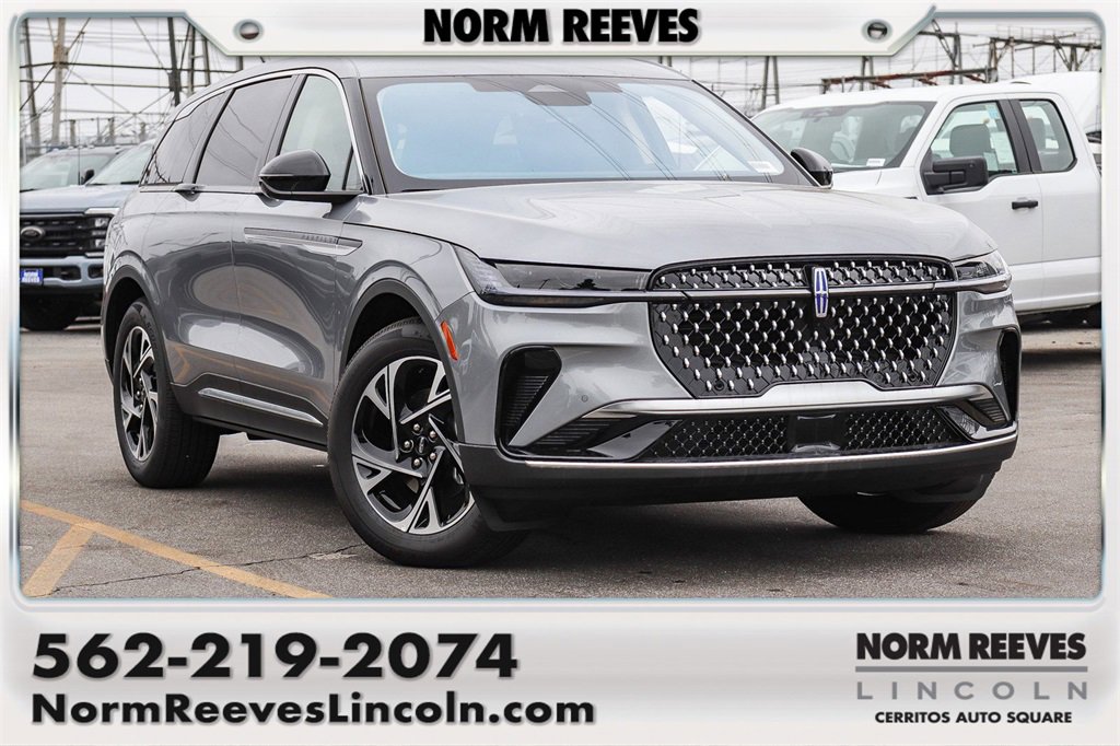 Used 2025 Lincoln Nautilus Premier image 1