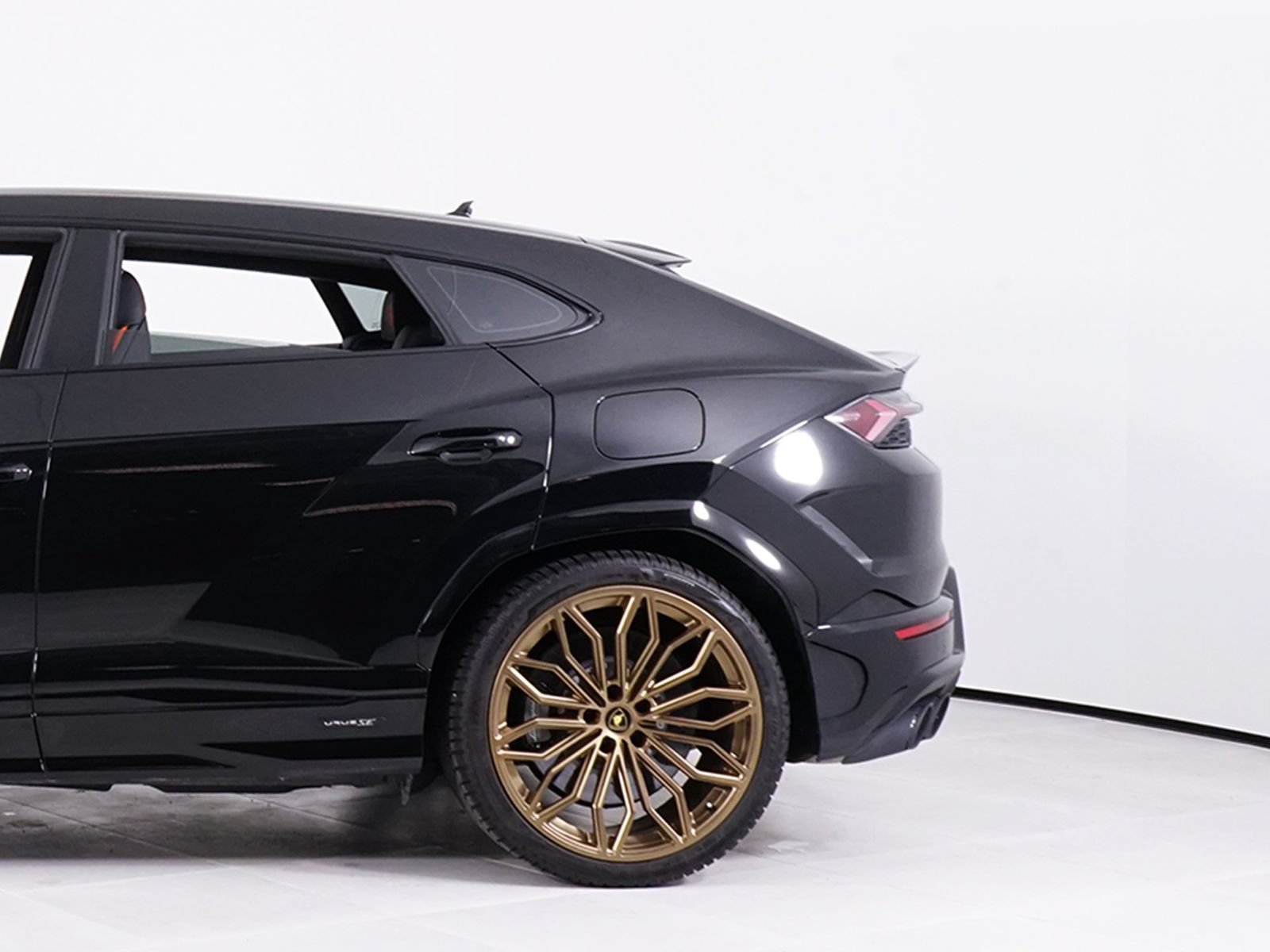 Used 2025 Lamborghini Urus S AWD/4WD image 13