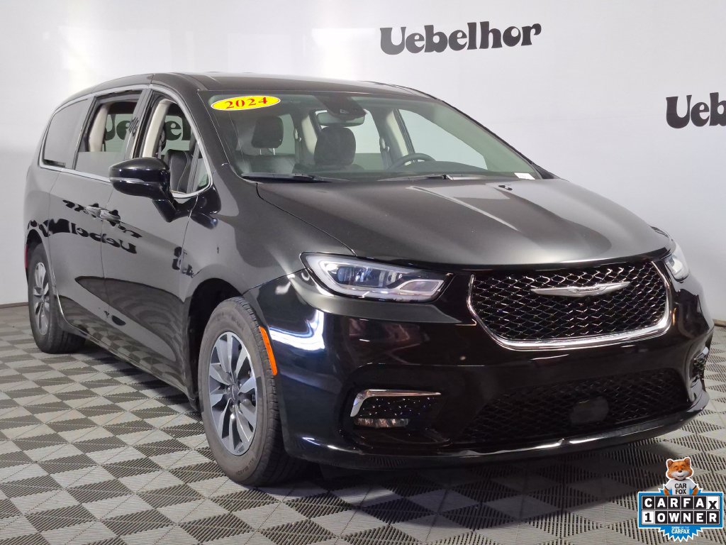 Used 2024 Chrysler Pacifica Limited