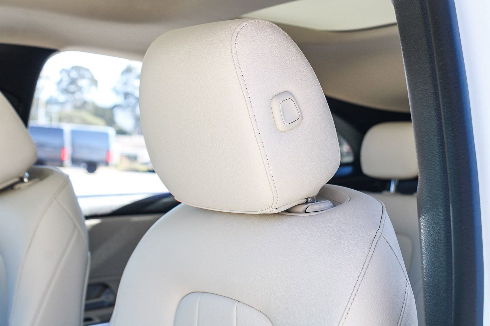 Certified 2022 Mercedes-Benz GLA 250 4MATIC image 22