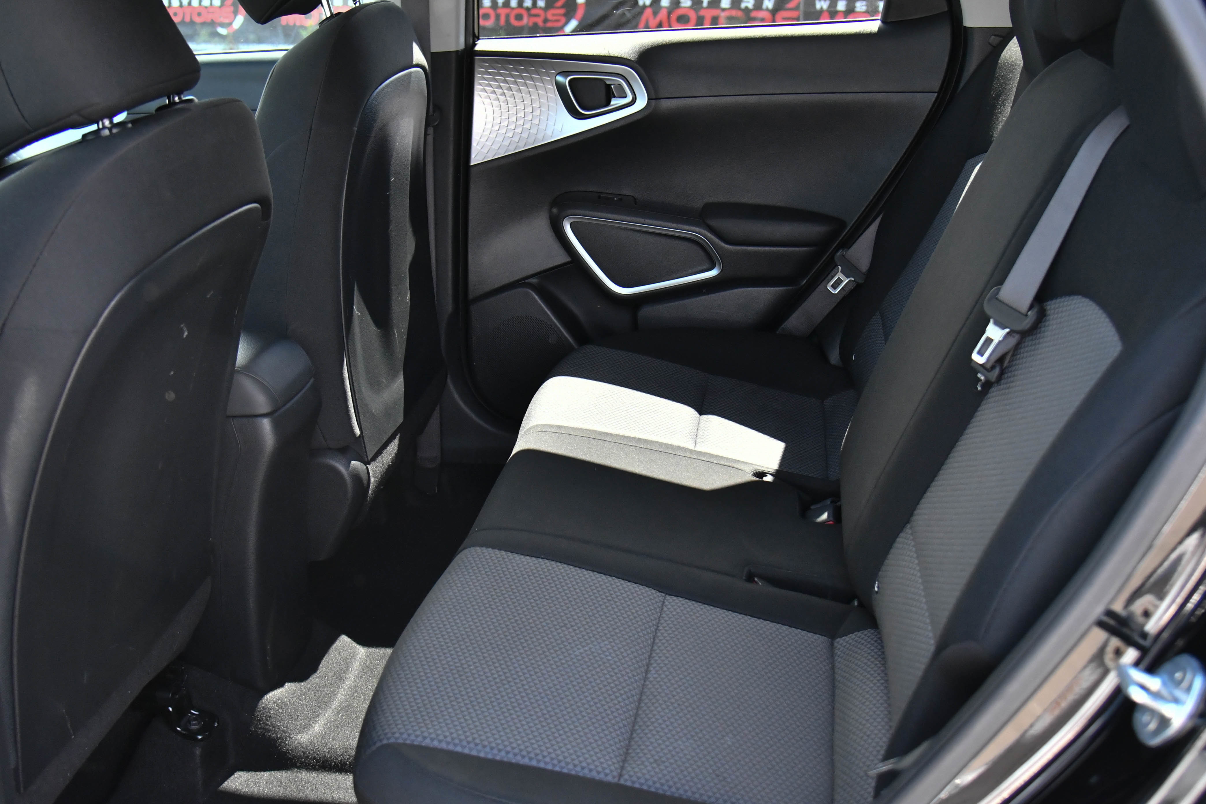 Used 2023 Kia Soul LX image 31