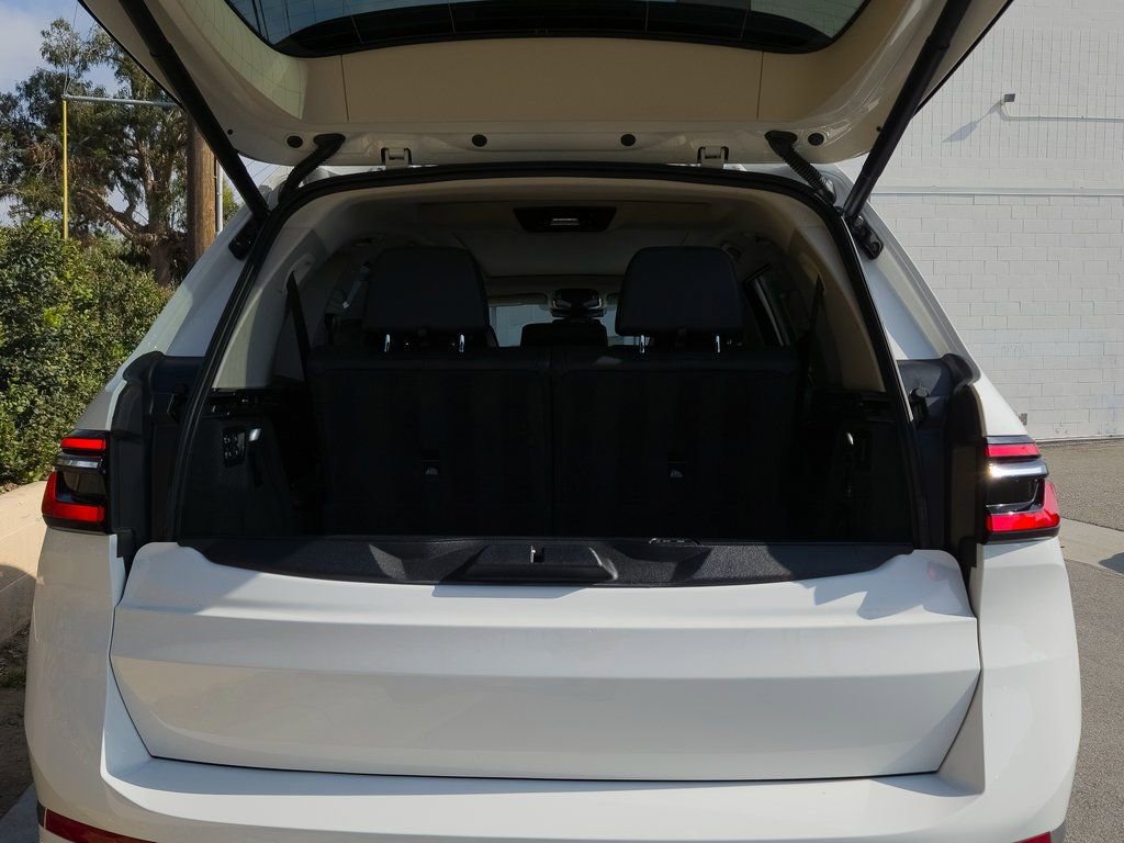 Used 2023 BMW X7 xDrive40i w/ Climate Comfort Package image 23