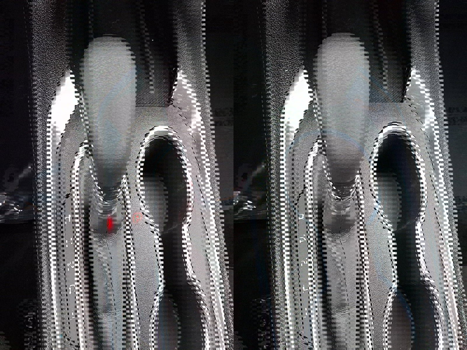 Used 2023 Chevrolet Traverse LT w/ Rear Camera Mirror Package image 16