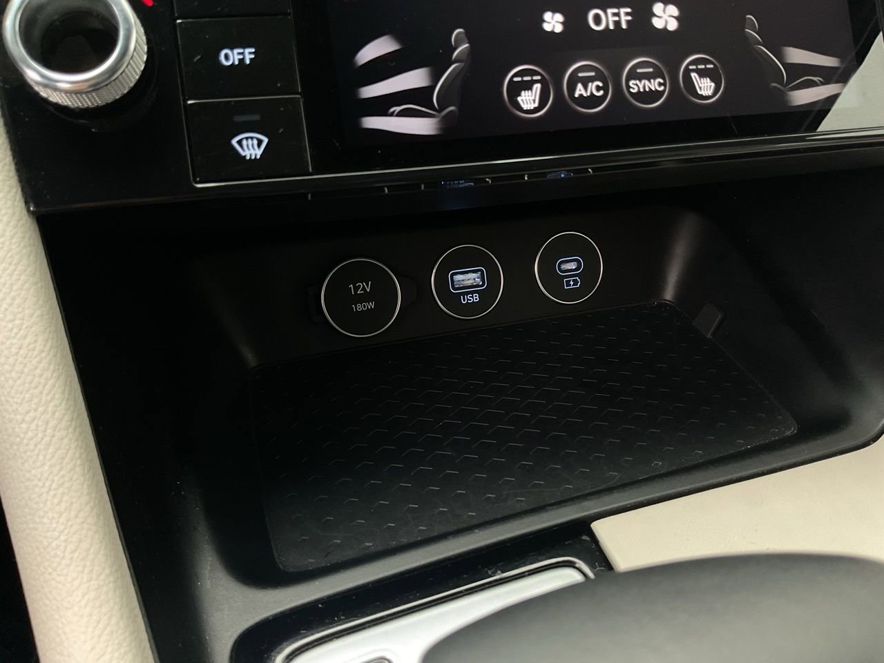Used 2025 Genesis G70 2.5T RWD image 26
