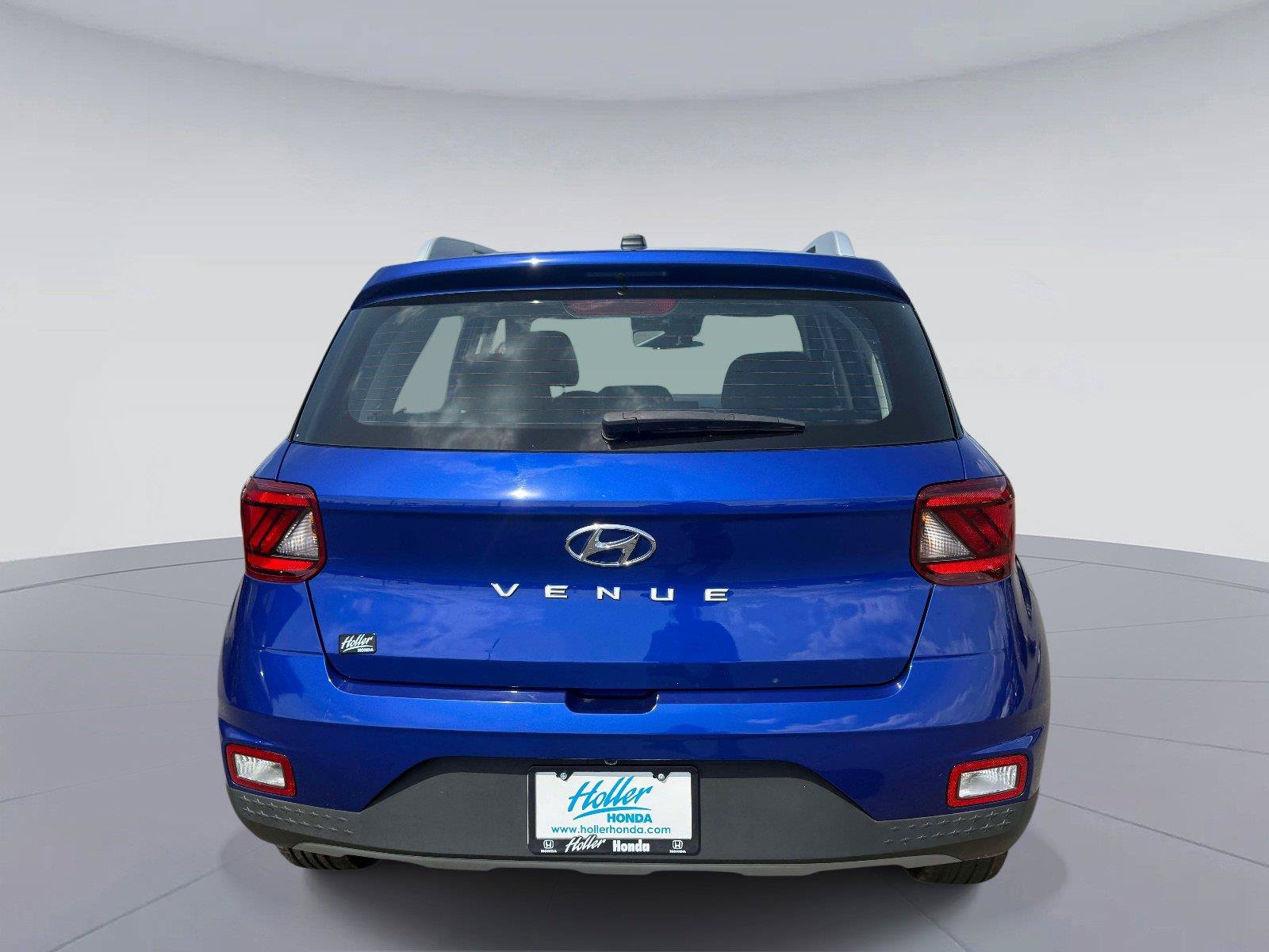 Used 2025 Hyundai Venue SEL FWD image 5