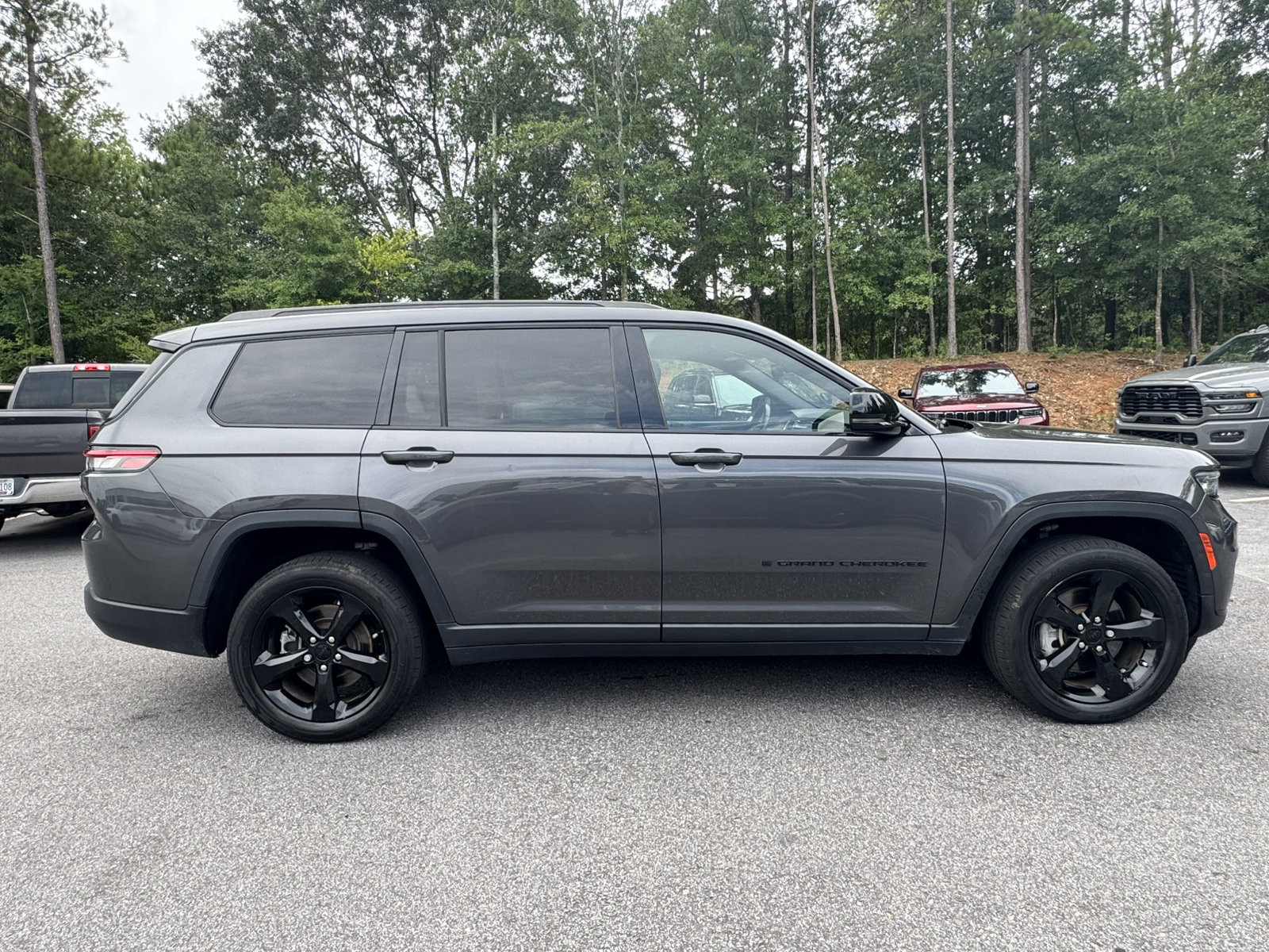 Used 2022 Jeep Grand Cherokee L Laredo AWD/4WD image 4