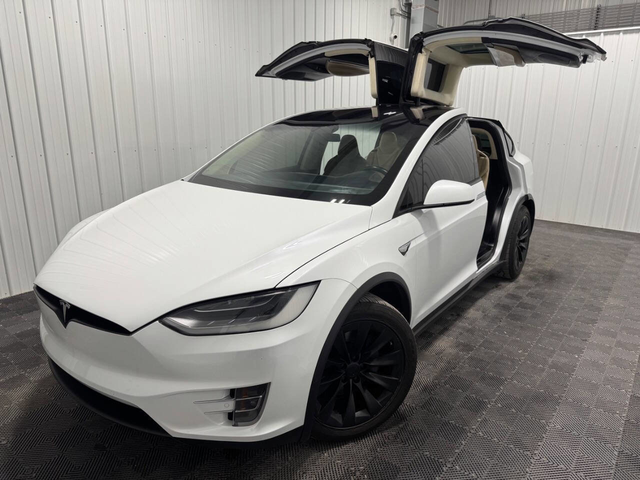 Used 2017 Tesla Model X 75D image 44