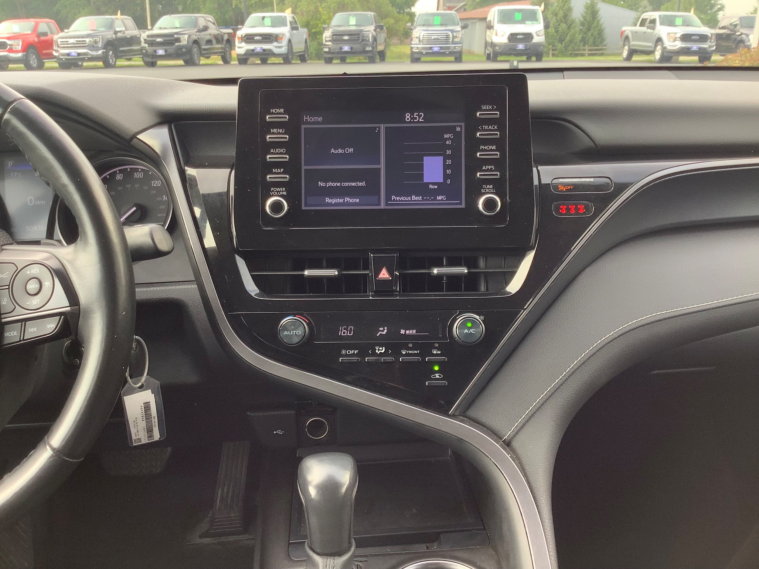 Used 2023 Toyota Camry SE FWD image 9