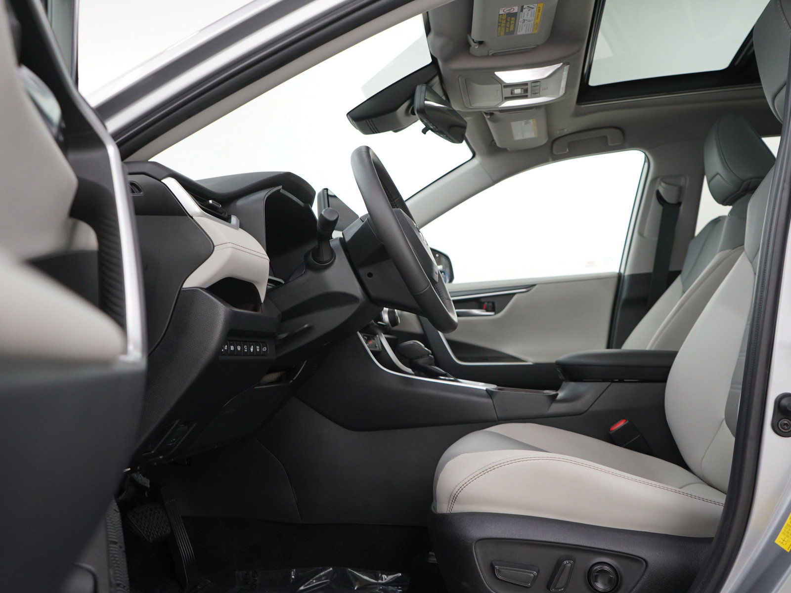Used 2023 Toyota RAV4 Limited AWD/4WD image 24