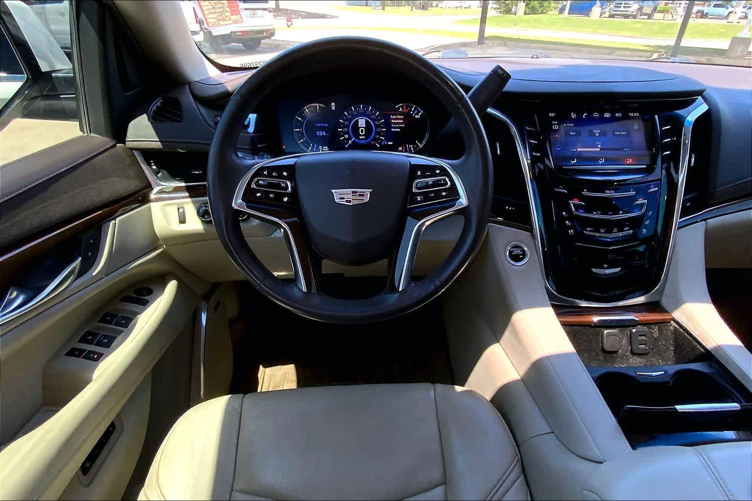 Used 2017 Cadillac Escalade Luxury AWD/4WD image 6