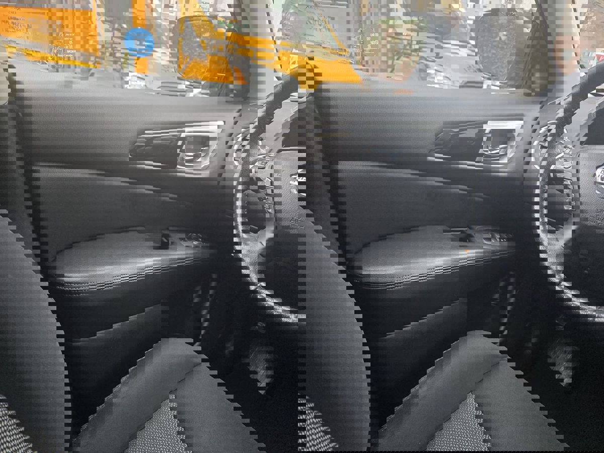 Used 2019 Nissan Pathfinder SV image 26