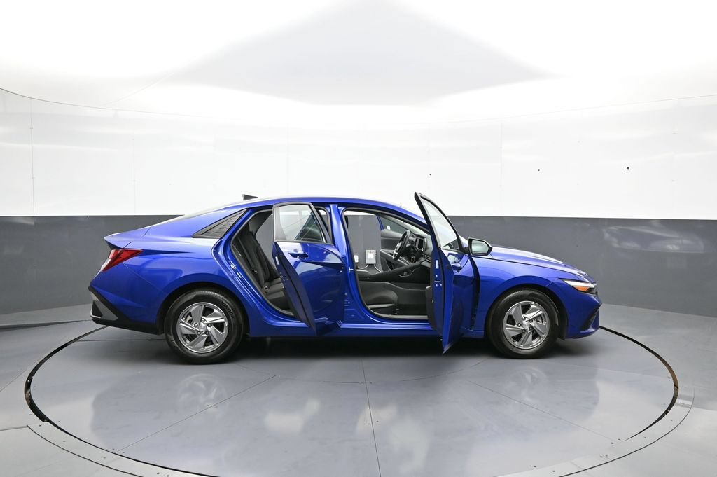 Certified 2025 Hyundai Elantra SE FWD image 41