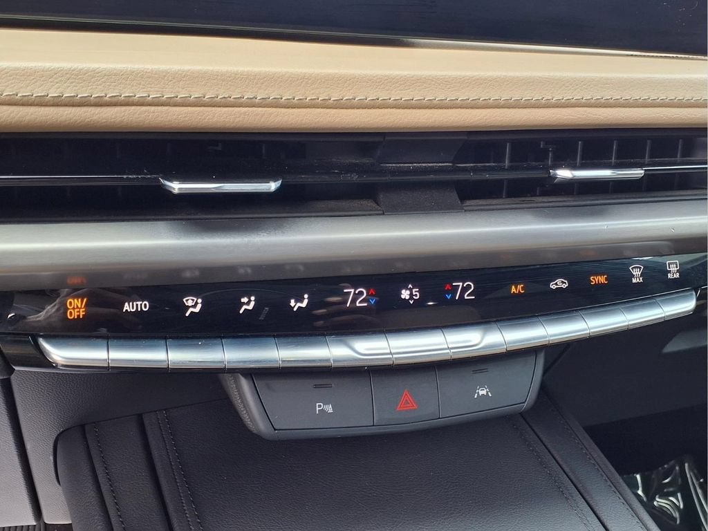 Used 2024 Cadillac XT4 Premium Luxury FWD image 12