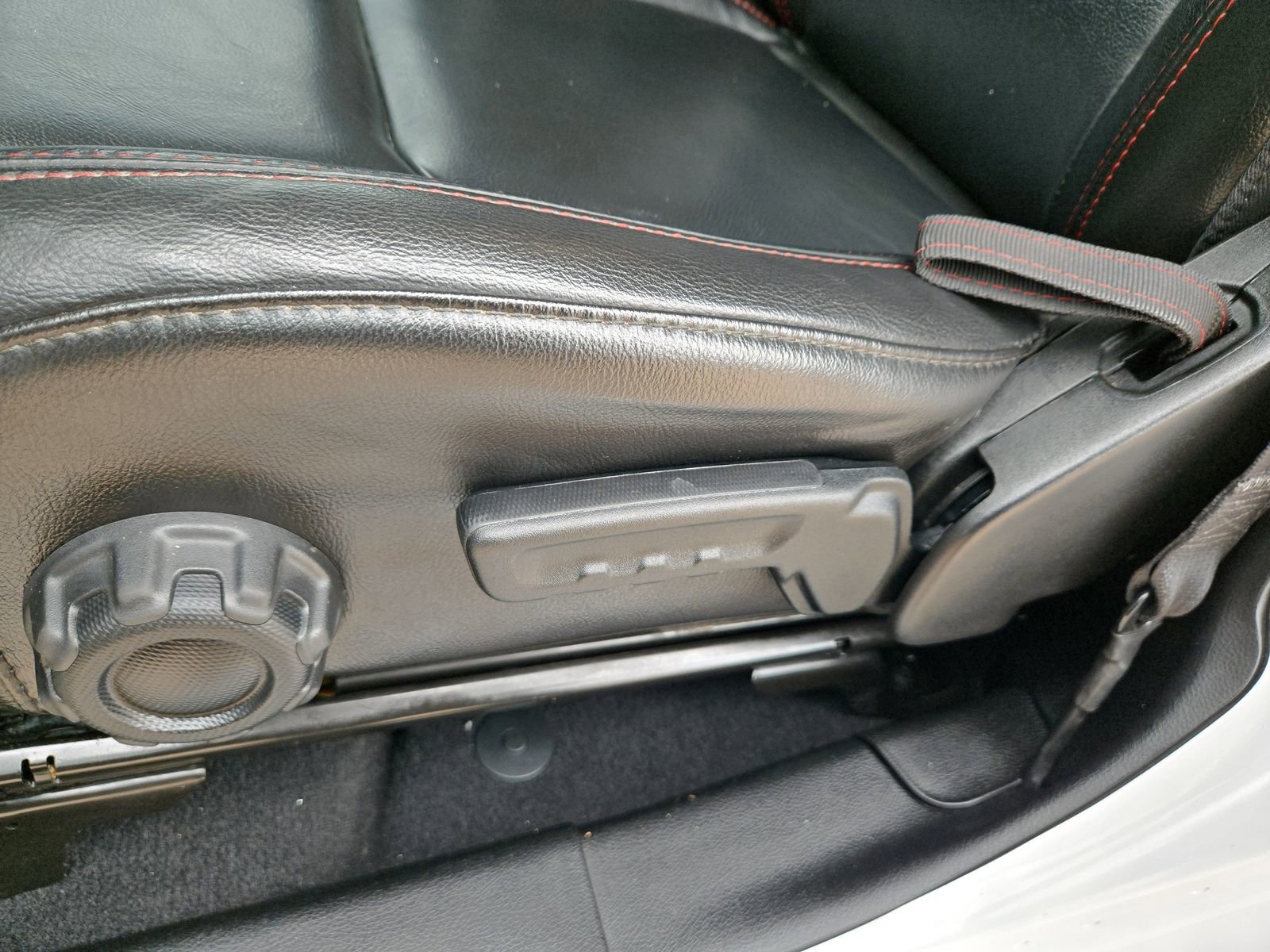 Used 2022 Jeep Wrangler Unlimited Rubicon w/ Cold Weather Group image 26