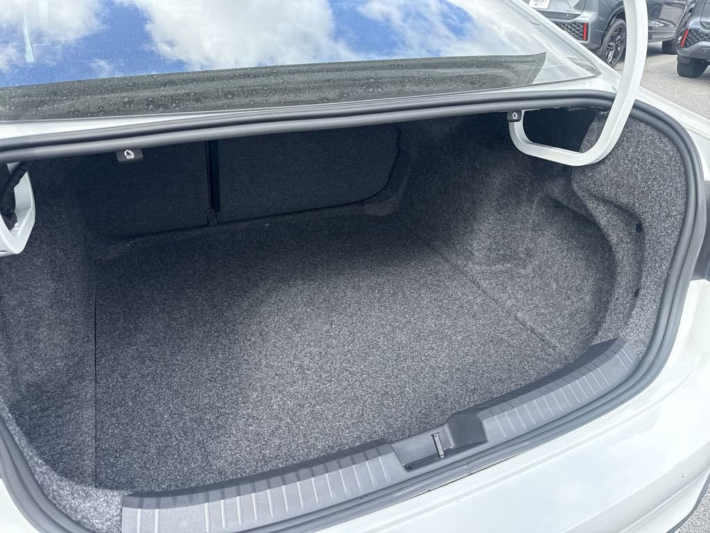 Used 2024 Volkswagen Jetta Sport image 39